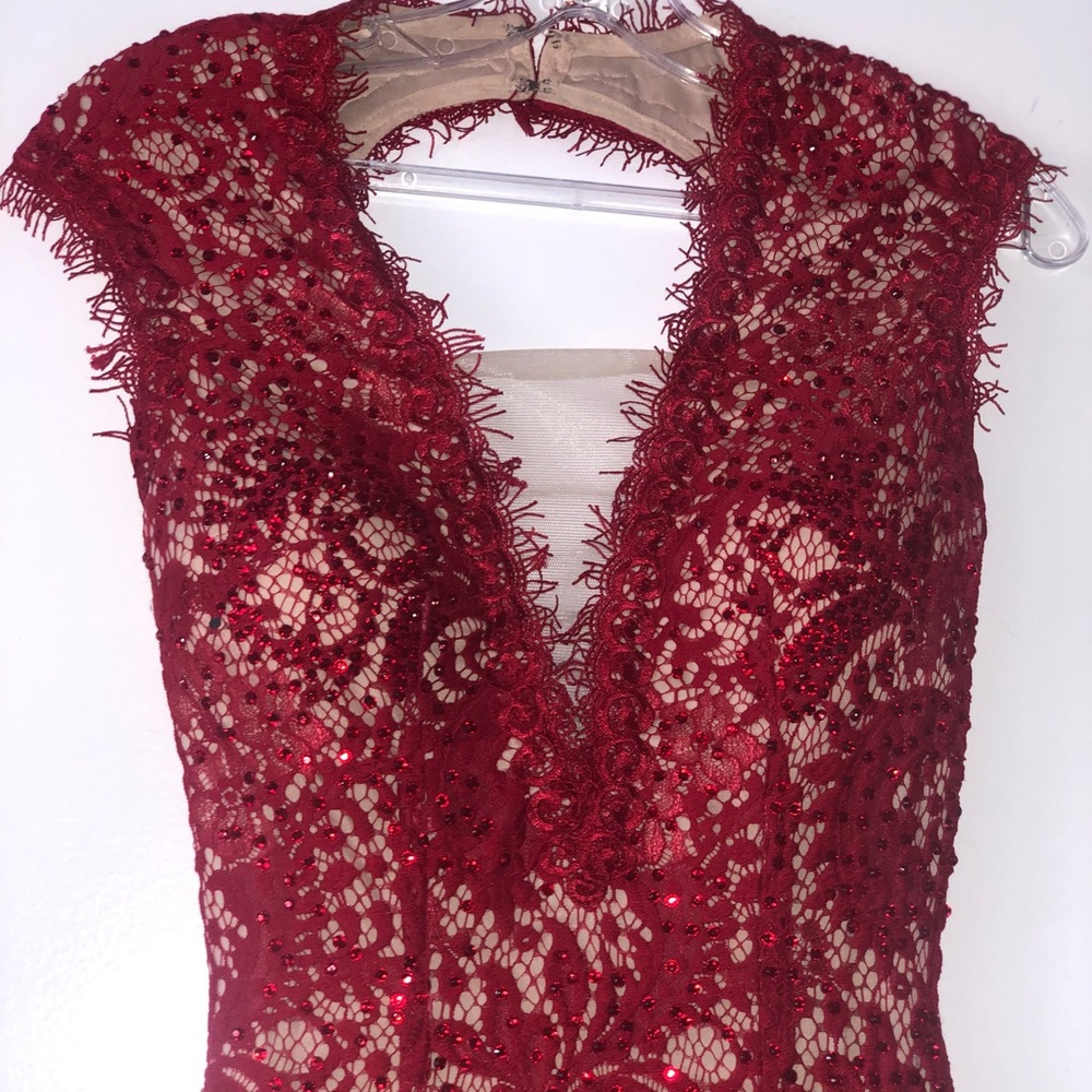 Royal Queen,Red Lace Back-Cutout V-Neck Maxi Dress